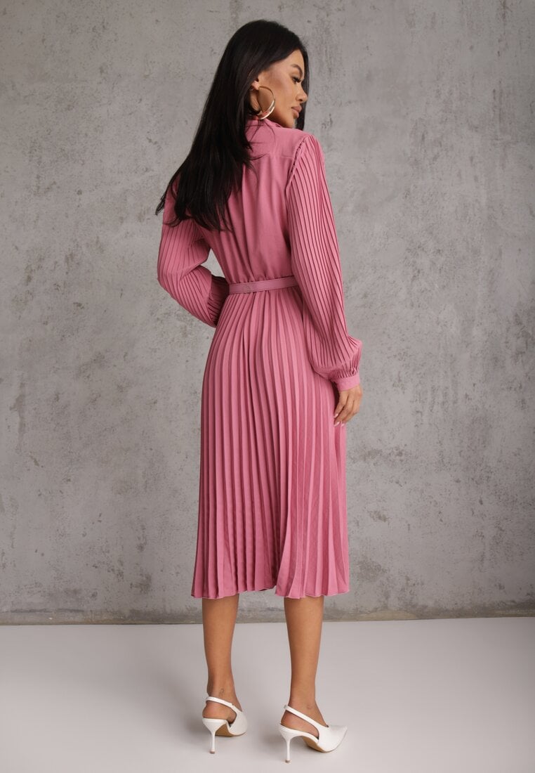 Fuksjowa Koszulowa Sukienka z Plisowanymi Zdobieniami i Paskiem z Klamrą Efrivelle