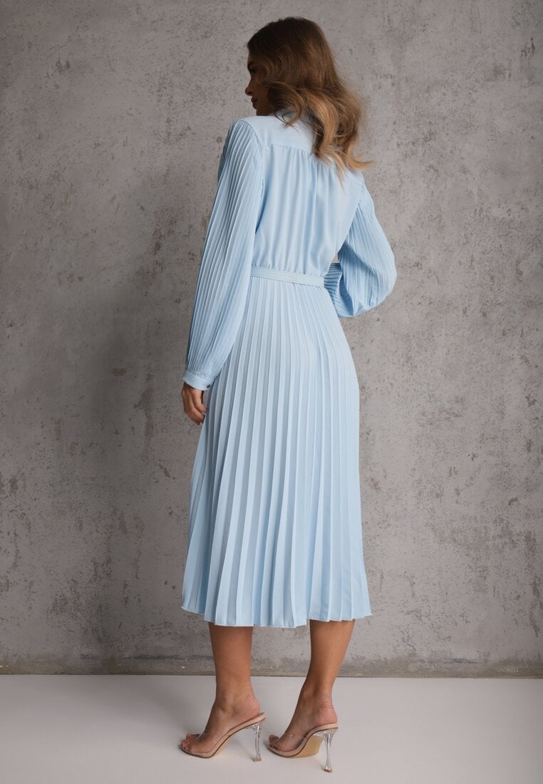 Niebieska Koszulowa Sukienka z Plisowanymi Zdobieniami i Paskiem z Klamrą Efrivelle