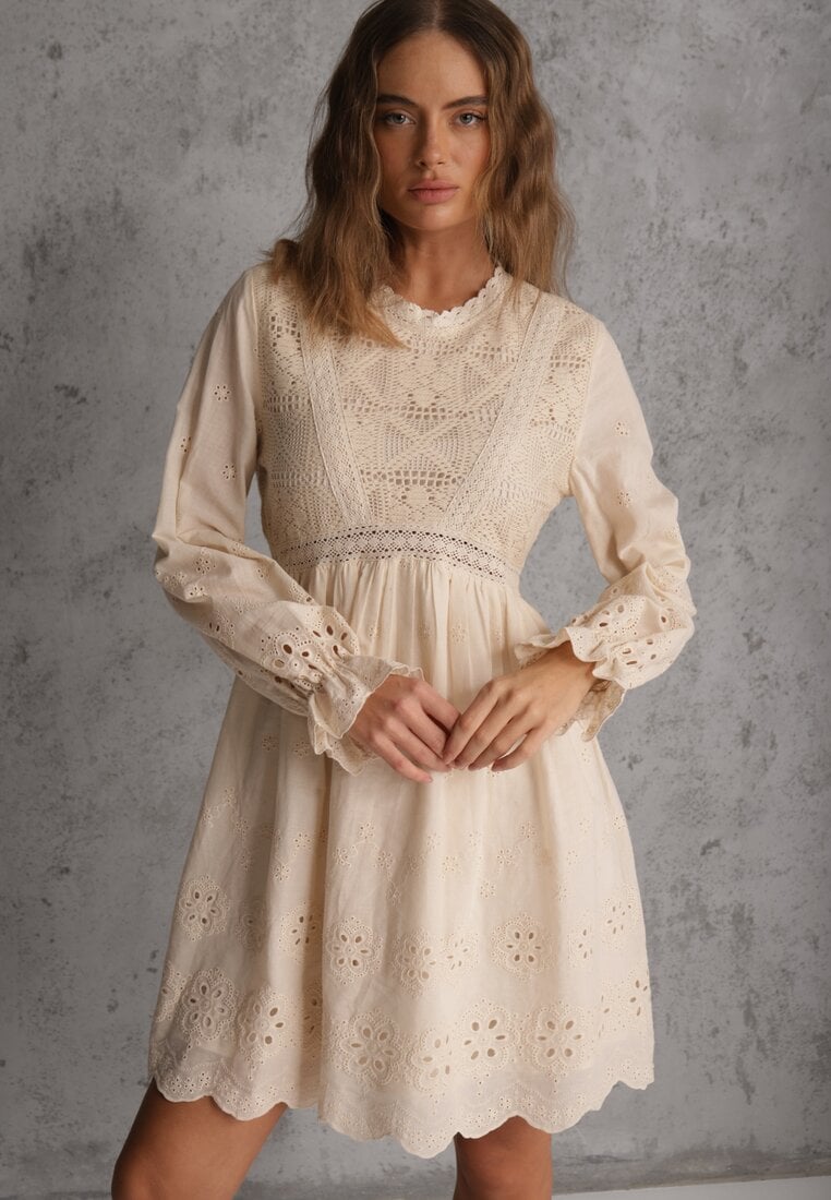 Beżowa Rustykalna Sukienka z Bawełną Zdobiona Haftem i Ażurowymi Wycięciami Winlith