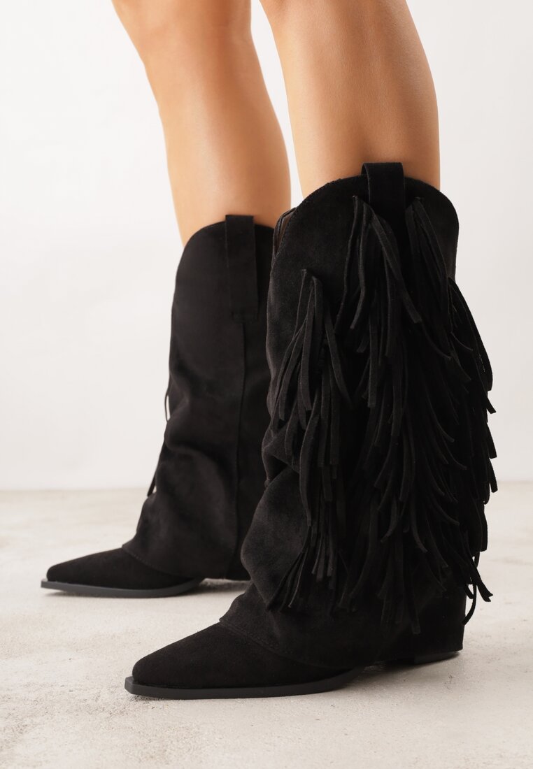 Czarne Botki Kowbojki na Słupku Ozdobione Frędzlami  i Wywiniętą Cholewką Aedime