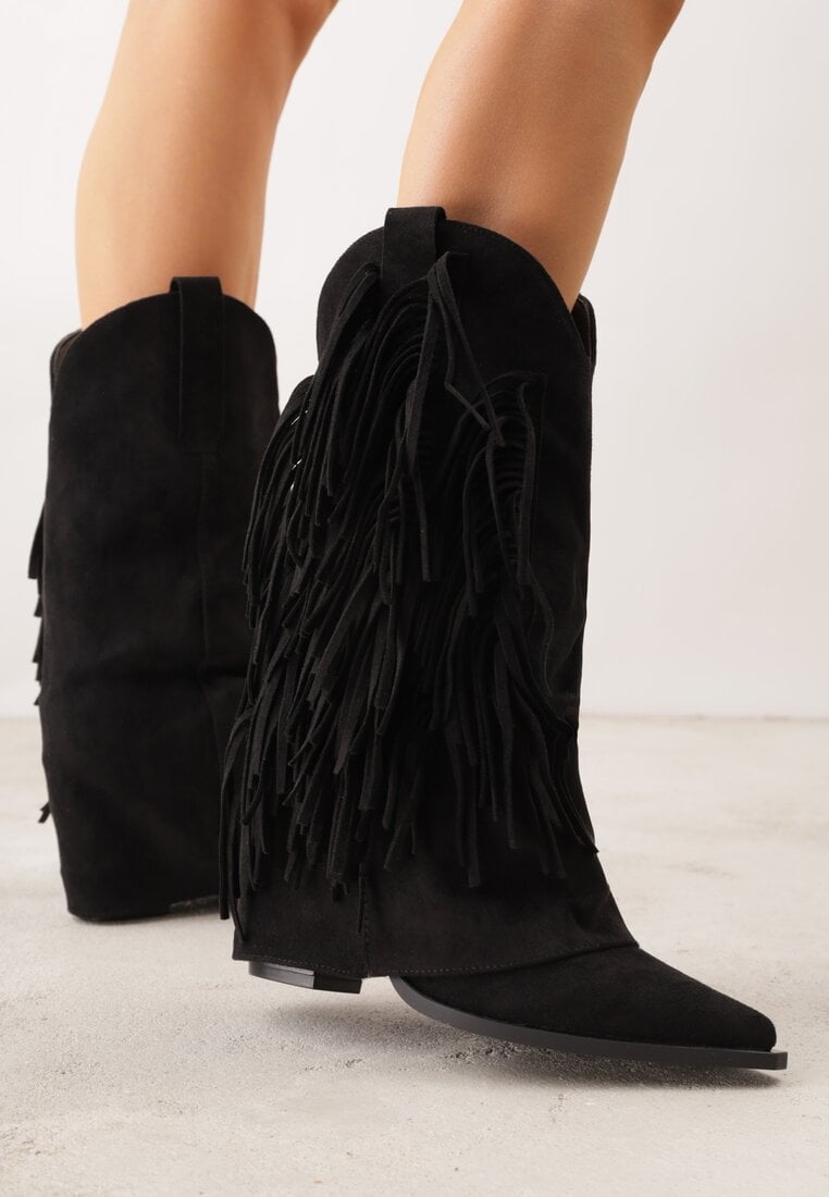 Czarne Botki Kowbojki na Słupku Ozdobione Frędzlami  i Wywiniętą Cholewką Aedime