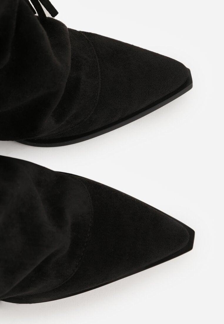 Czarne Botki Kowbojki na Słupku Ozdobione Frędzlami  i Wywiniętą Cholewką Aedime