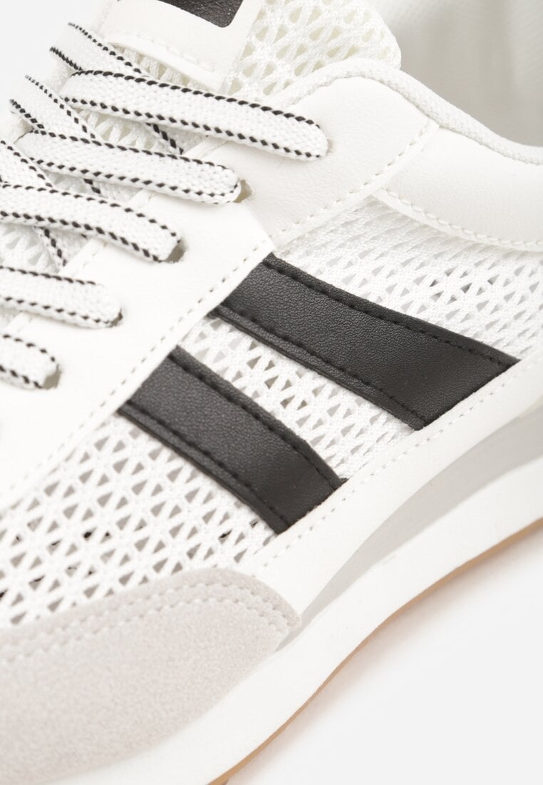 Białe Klasyczne Sneakersy Zdobione Siateczkowymi Wstawkami Eilshoy