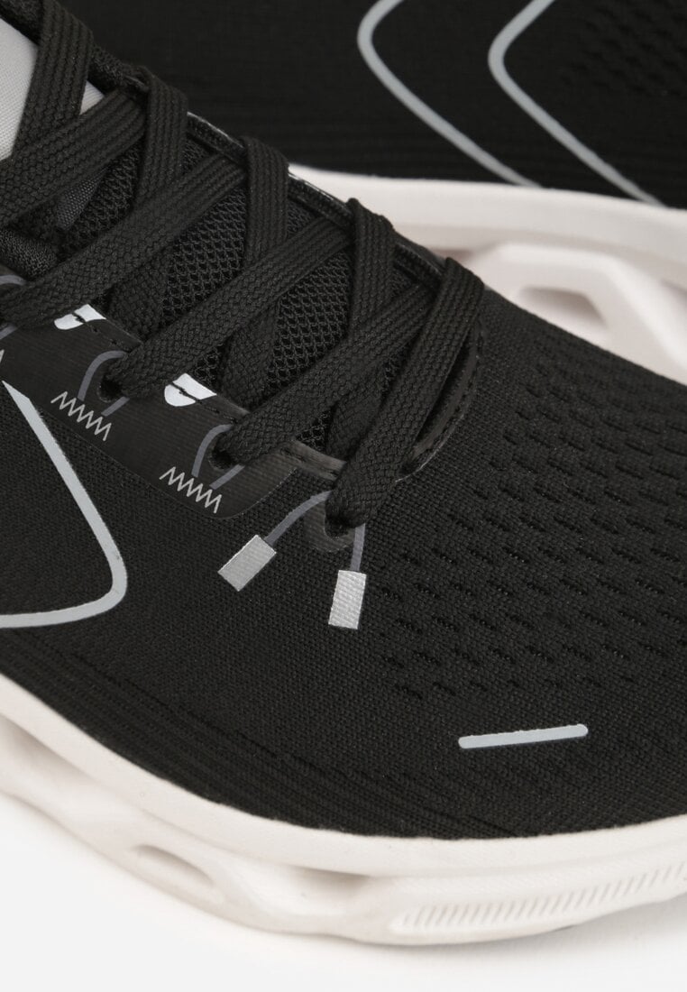 Czarne Siateczkowe Buty Sportowe na Podeszwie z Otworami Quilvia