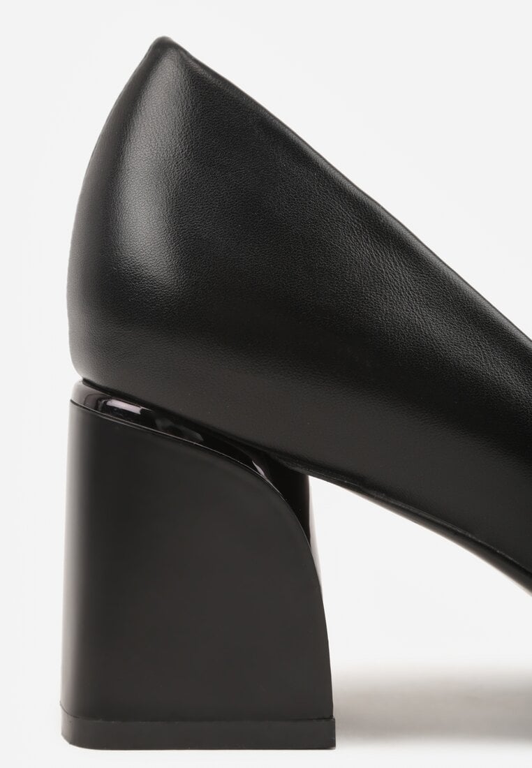 Czarne Czółenka na Stożkowym Słupku o Nicud