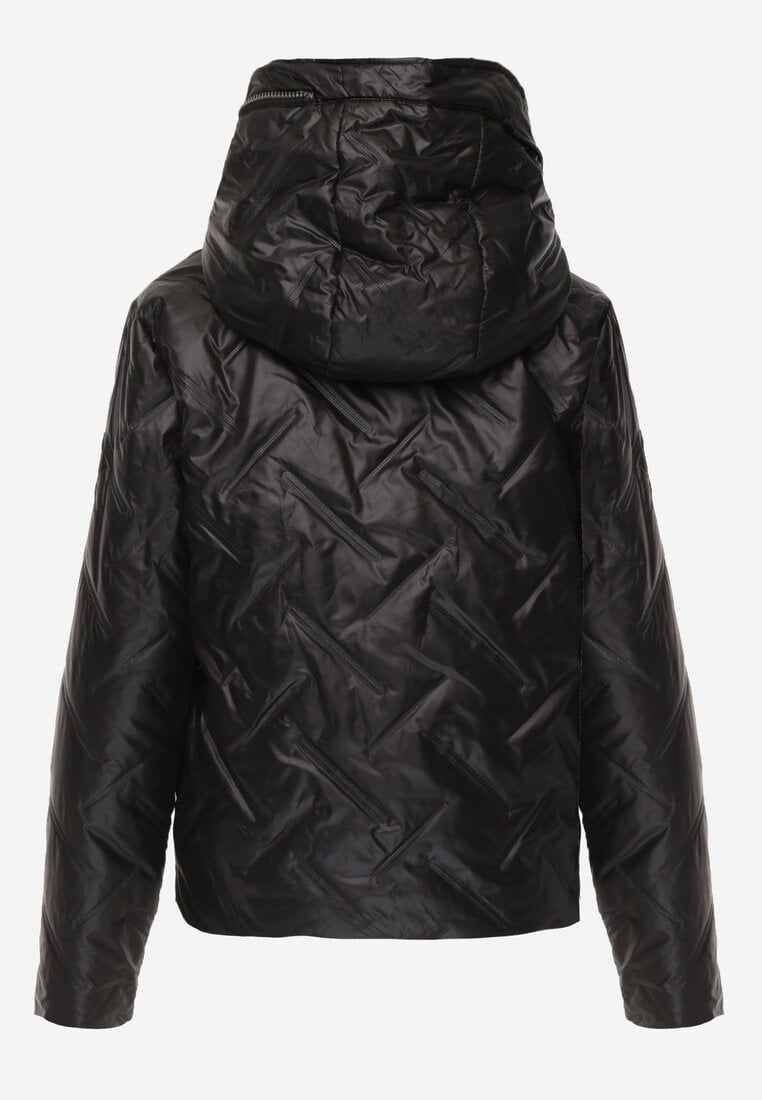 Czarna Pikowana Kurtka z Nieodpinanym Kapturem z Ozdobną Naszywką Chloreris