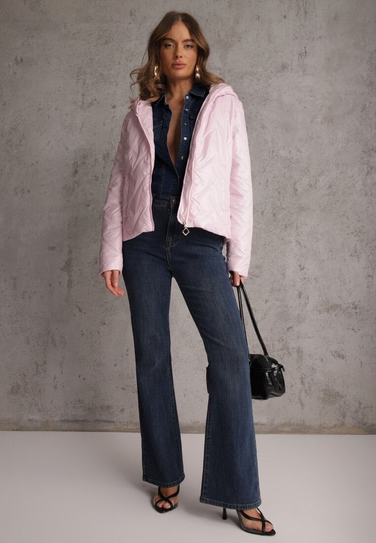 Różowa Pikowana Kurtka z Nieodpinanym Kapturem z Ozdobną Naszywką Chloreris