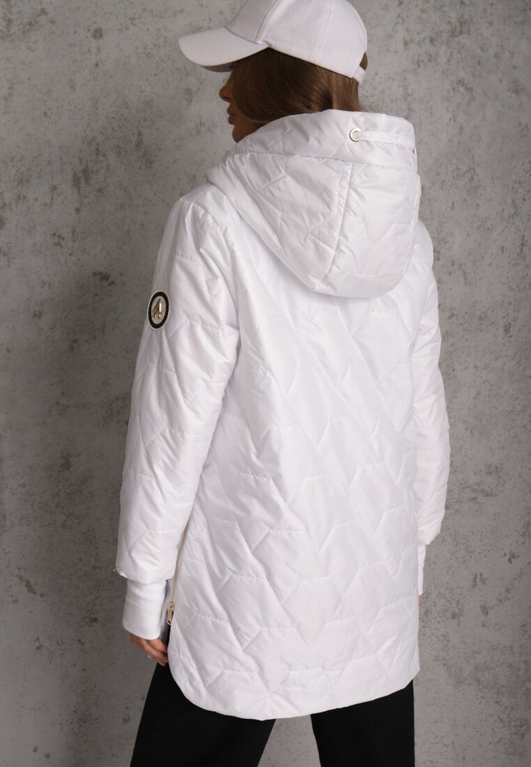 Biała Przejściowa Kurtka z Kapturem Pikowanymi Przeszyciami i Suwakami Kave