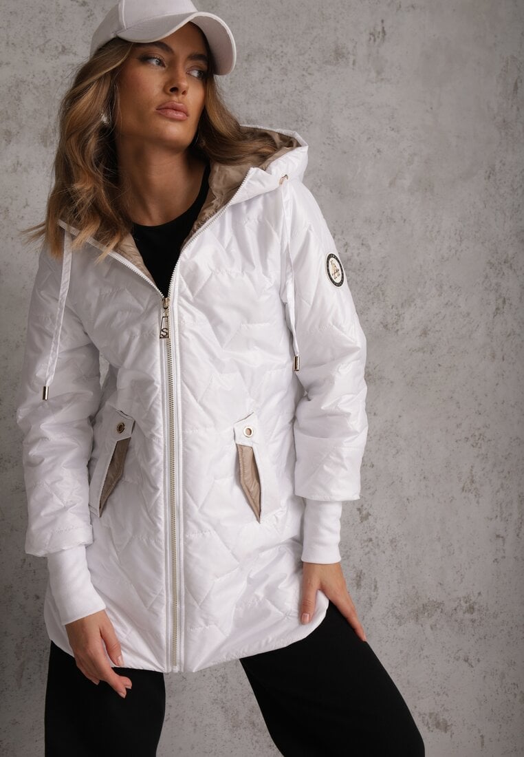 Biała Przejściowa Kurtka z Kapturem Pikowanymi Przeszyciami i Suwakami Kave