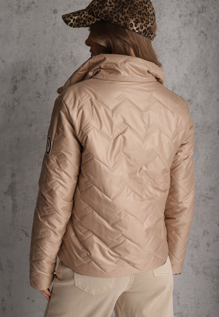 Ciemnobeżowa Pikowana Kurtka Dwustronna z Motywem Panterki i Naszywką Damike