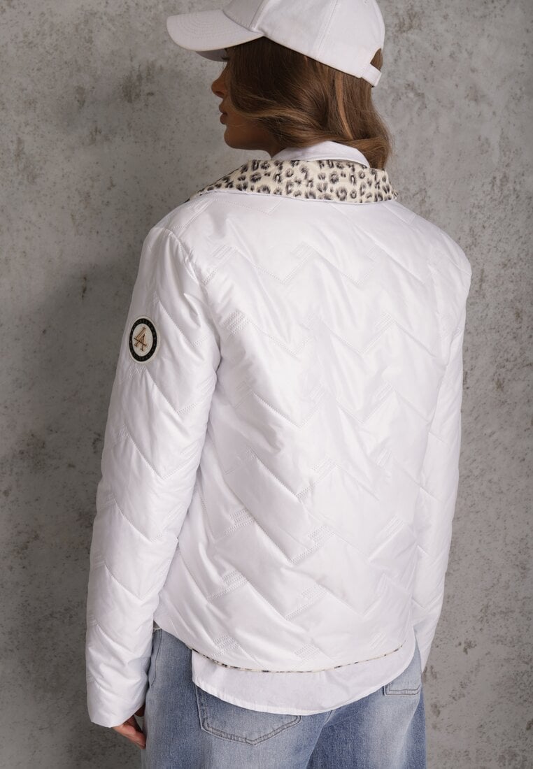 Biała Pikowana Kurtka Dwustronna z Motywem Panterki i Naszywką Damike
