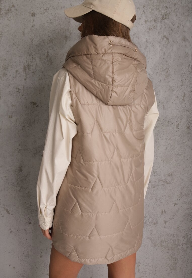 Brązowa Długa Kamizelka Pikowana z Nieodpinanym Kapturem Ozdobiona Naszywką Kasseda