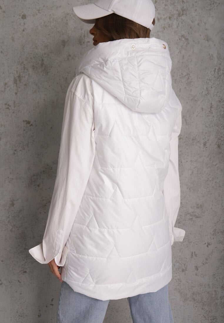 Biała Długa Kamizelka Pikowana z Nieodpinanym Kapturem Ozdobiona Naszywką Kasseda