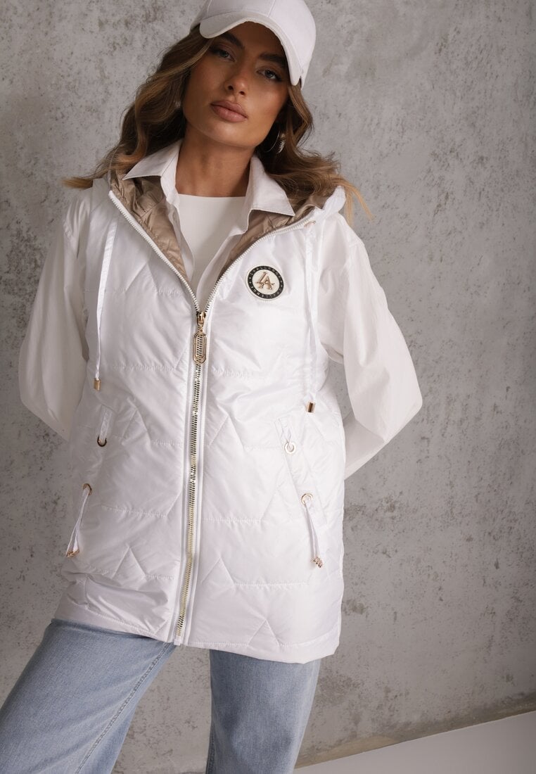 Biała Długa Kamizelka Pikowana z Nieodpinanym Kapturem Ozdobiona Naszywką Kasseda