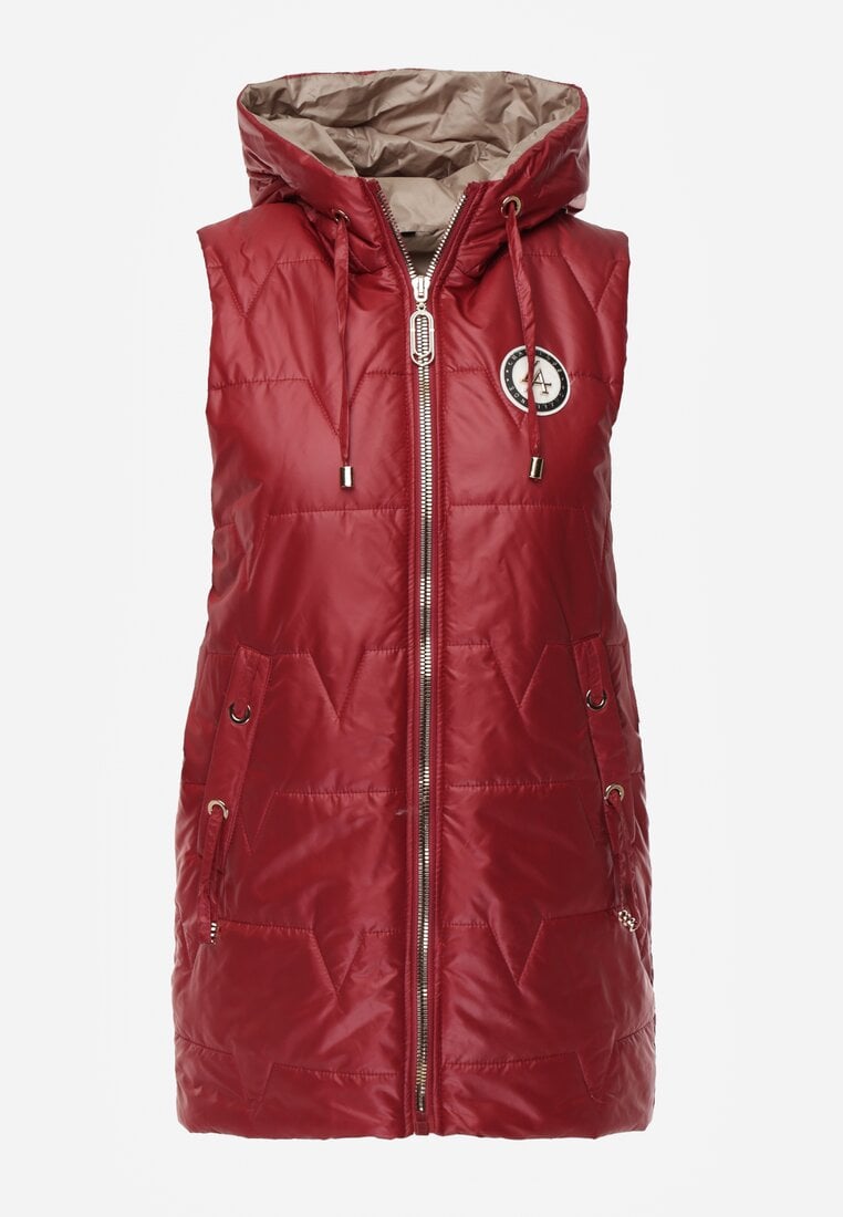 Czerwona Długa Kamizelka Pikowana z Nieodpinanym Kapturem Ozdobiona Naszywką Kasseda