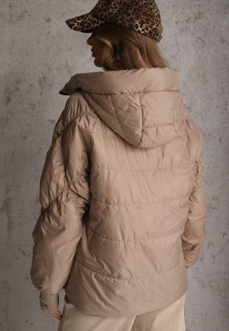 Ciemnobeżowa Pikowana Kurtka Puffer z Kapturem Ozdobiona Napisami Orellana