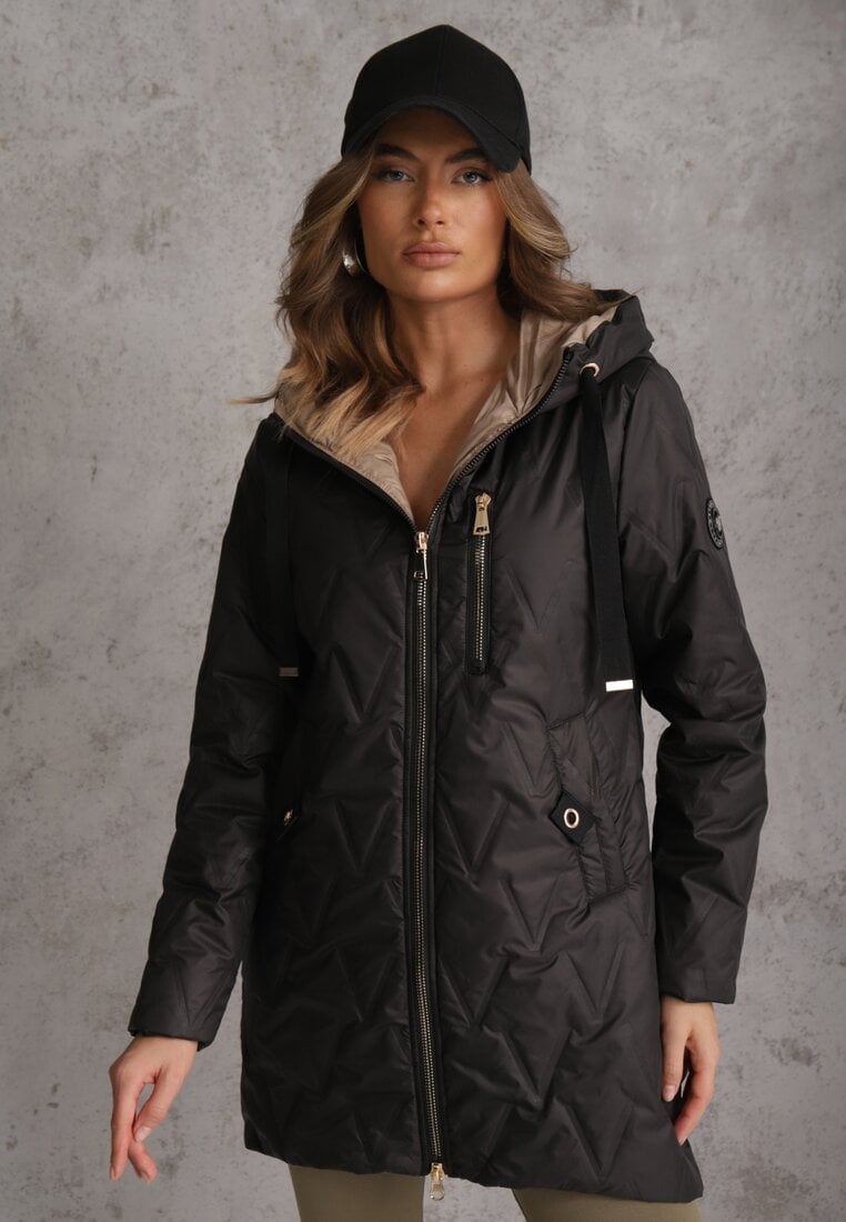 Czarna Długa Kurtka Parka Pikowana z Kapturem Ozdobiona Aplikacją Rossea