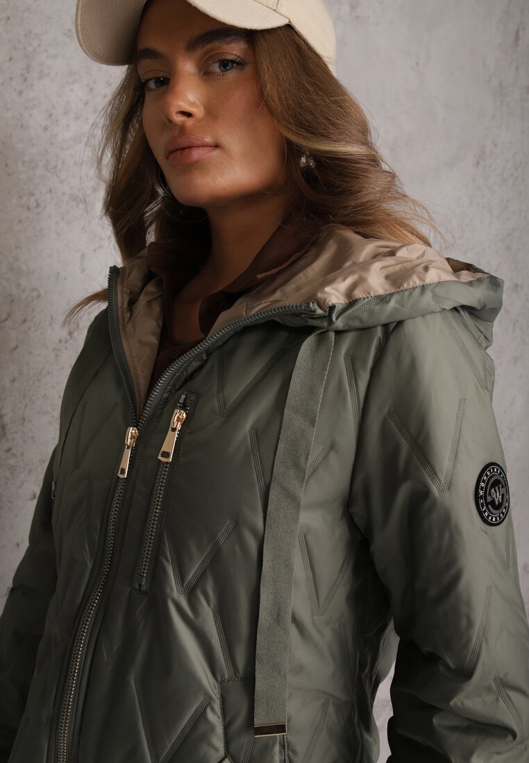 Zielona Długa Kurtka Parka Pikowana z Kapturem Ozdobiona Aplikacją Rossea