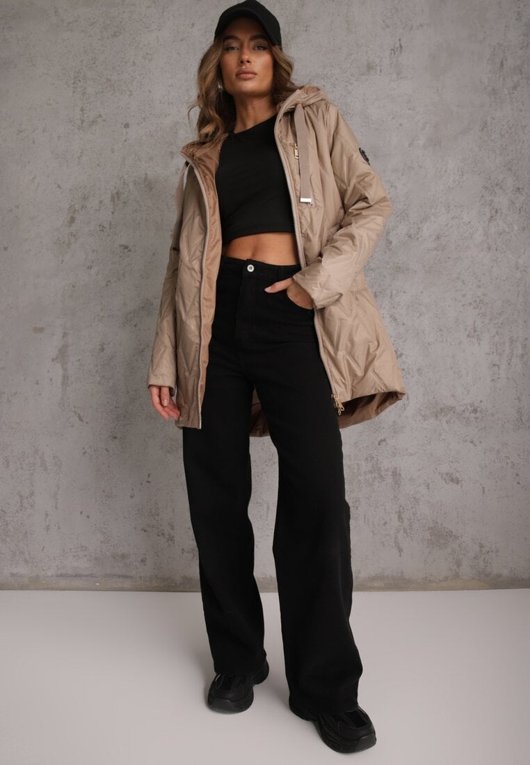 Brązowa Długa Kurtka Parka Pikowana z Kapturem Ozdobiona Aplikacją Rossea