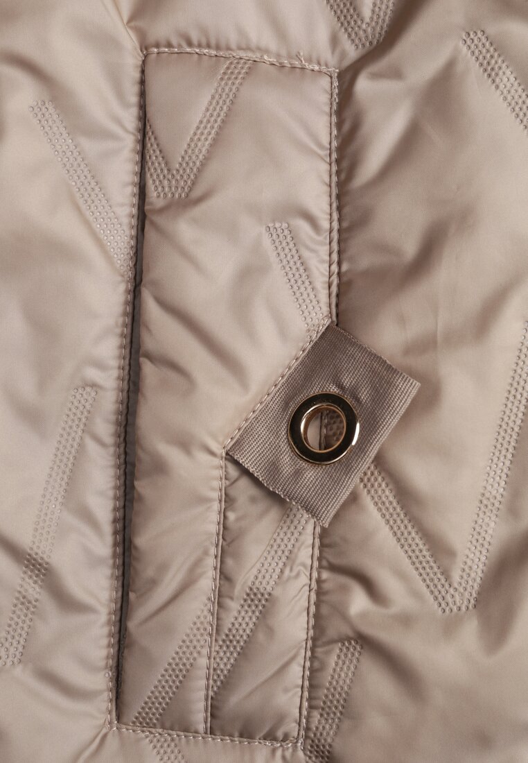 Brązowa Długa Kurtka Parka Pikowana z Kapturem Ozdobiona Aplikacją Rossea