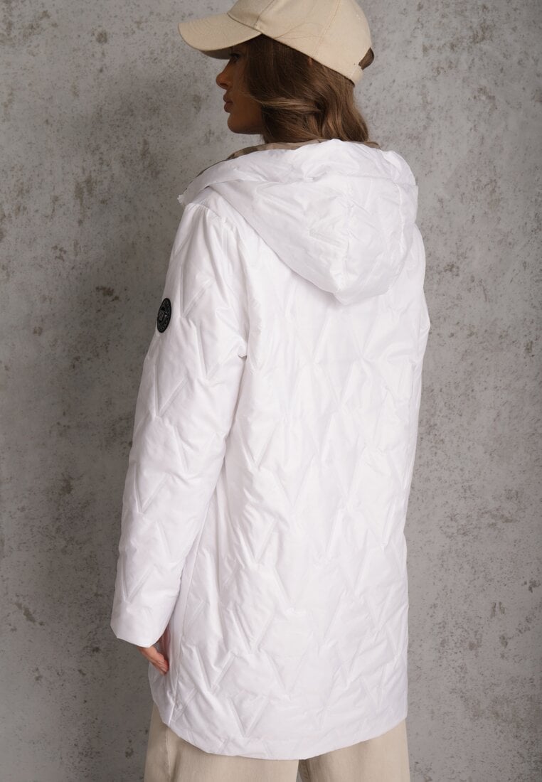 Biała Długa Kurtka Parka Pikowana z Kapturem Ozdobiona Aplikacją Rossea