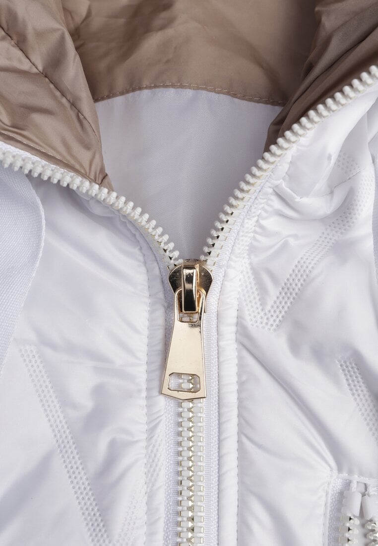 Biała Długa Kurtka Parka Pikowana z Kapturem Ozdobiona Aplikacją Rossea
