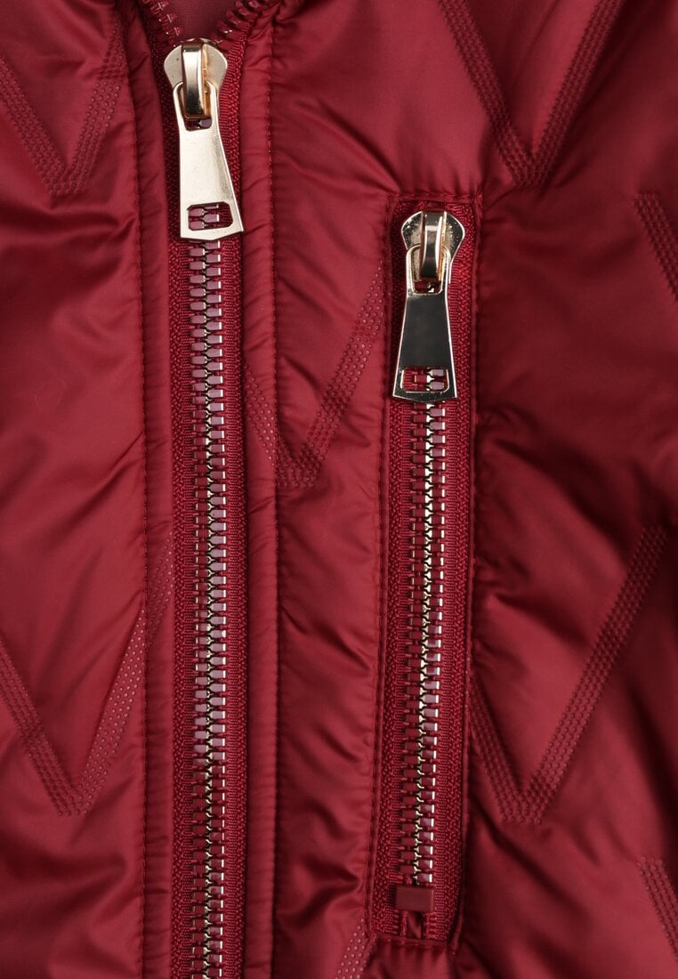Czerwona Długa Kurtka Parka Pikowana z Kapturem Ozdobiona Aplikacją Rossea