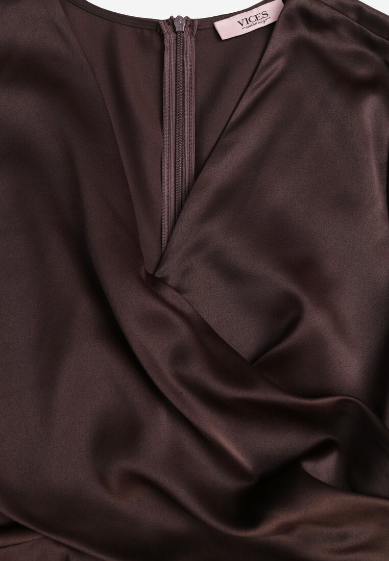 Brązowa Bawełniana Sukienka VICES z Satyny z Kopertowym Dekoltem Cunelia
