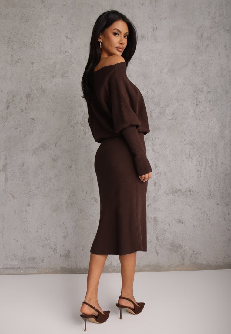 Brązowa Nietoperzowa Sukienka z Dzianiny z Wiskozą z Dekoltem w Łódkę Yuzoma