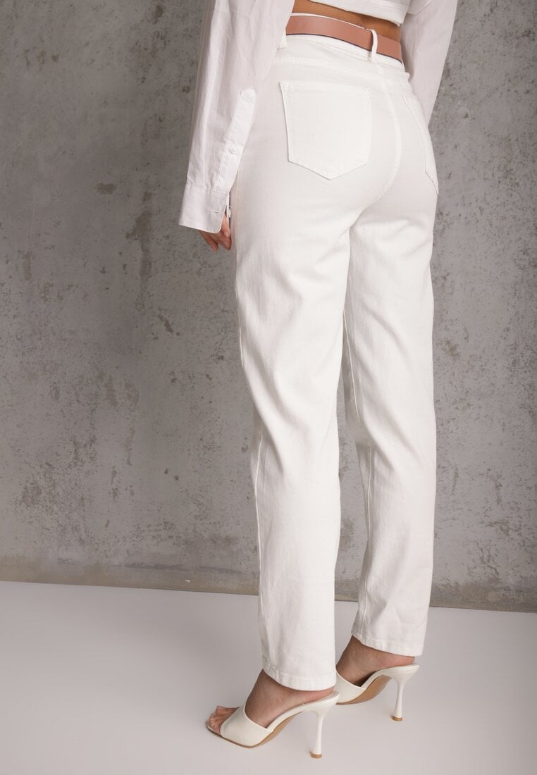 Białe Jeansy z Bawełną i Wiskozą High Waist Ozdobione Paskiem i Motylem Neviasi