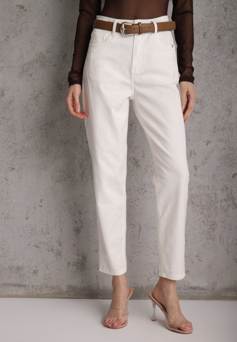 Białe Jeansy Mom Fit z Wiskozą Bawełną i Paskiem z Metaliczną Klamrą Salennith