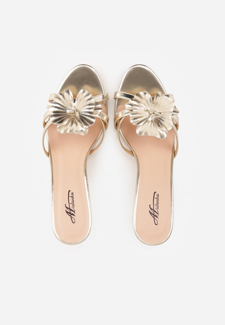 Złote Klapki na Szpilce z Ozdobnym Kwiatkiem Brialora