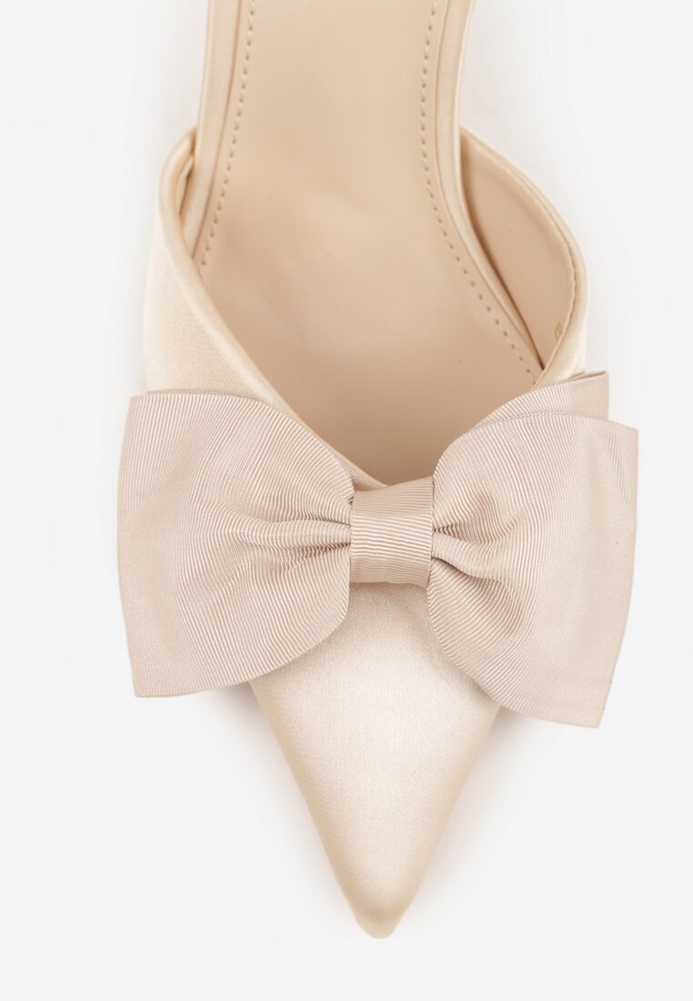 Beżowe Szpilki o Satynowym Wykończeniu z Aplikacją w Kształcie Kokardy Gihaen