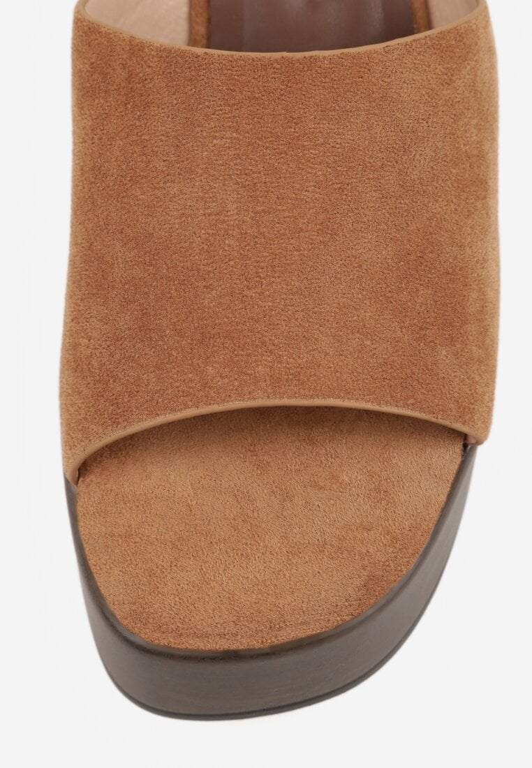 Jasnobrązowe Klapki Typu Drewniaki z Imitacji Zamszu na Koturnie Abilisa
