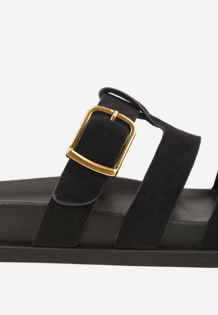 Czarne Klapki Ozdobione Geometrycznymi Paskami i Metaliczną Klamrą Hossei