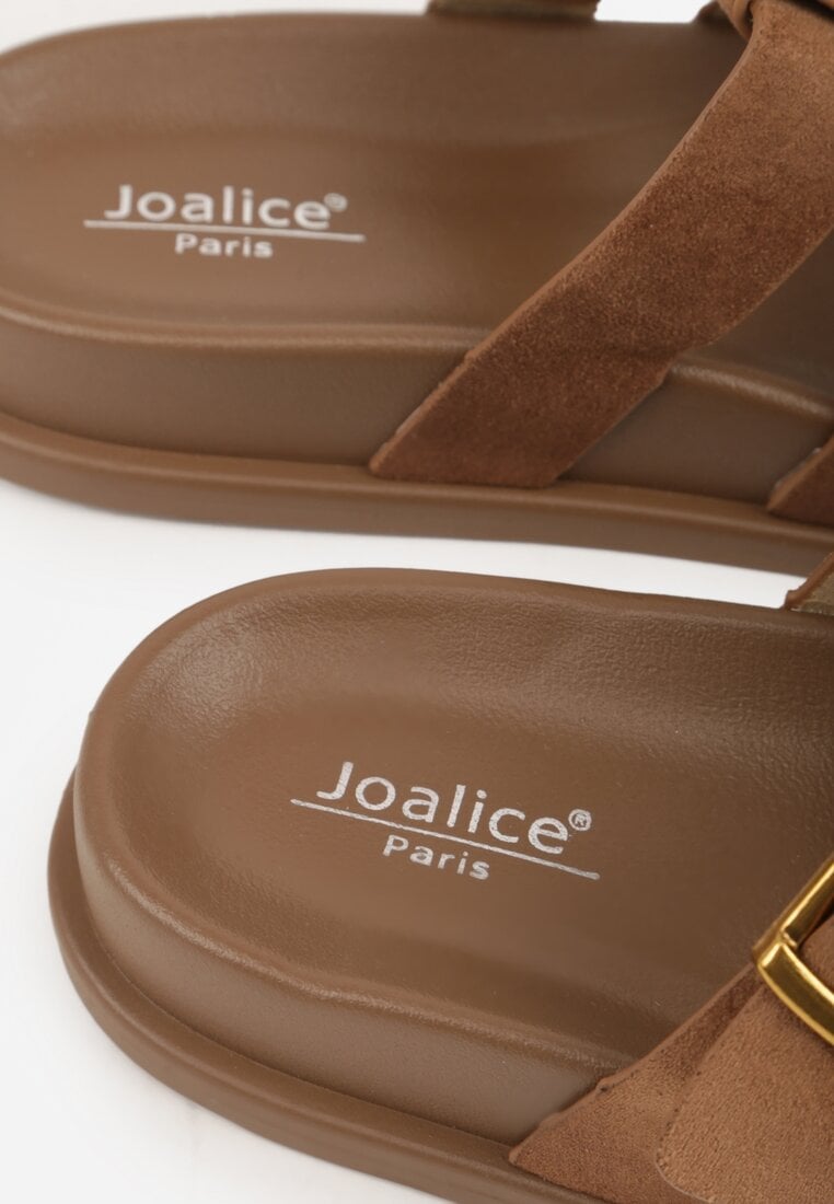 Jasnobrązowe Klapki Ozdobione Geometrycznymi Paskami i Metaliczną Klamrą Hossei