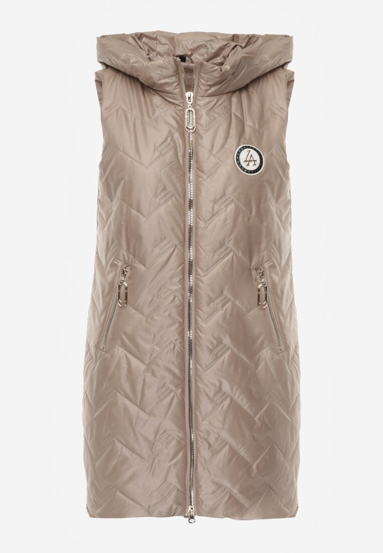 Brązowa Długa Pikowana Kamizelka z Kapturem i Ozdobną Naszywką Mentape