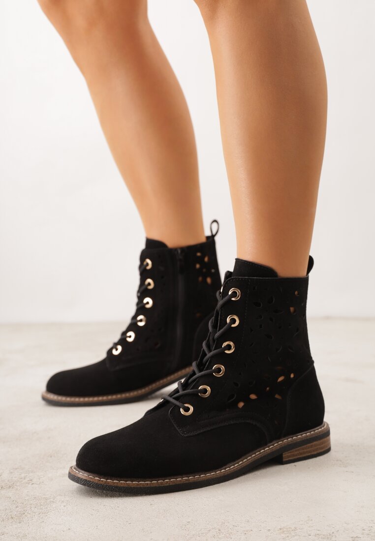 Czarne Skórzane Botki z Ażurowym Wzorem Kasona