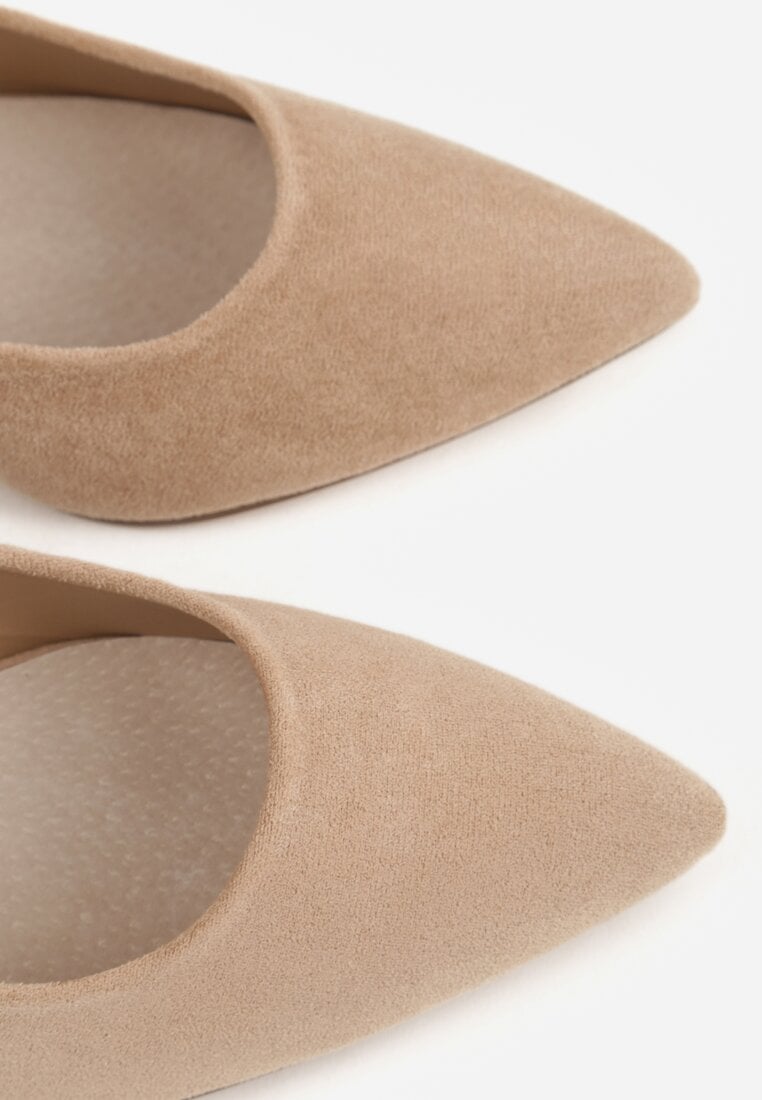 Ciemnobeżowe Czółenka na Słupku z Wkładką ze Skóry Naturalnej i  Metaliczną Ozdobą Dynaste