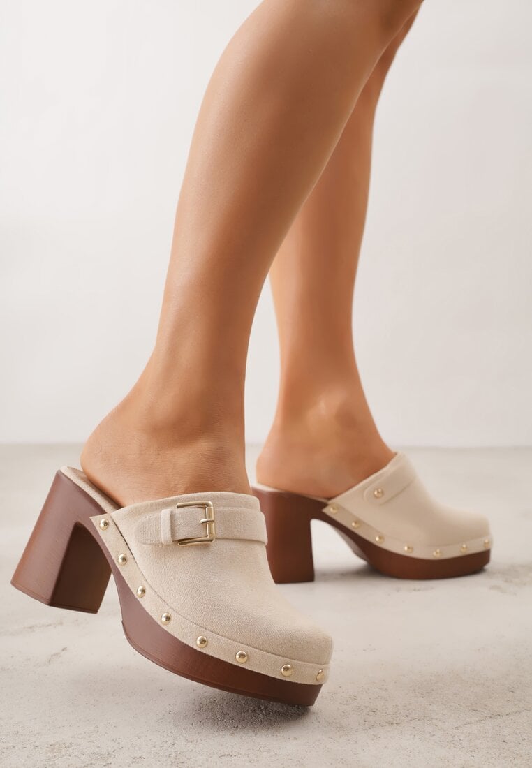 Beżowe Klapki na Słupku w Stylu Chodaków z Klamrami i Nitami Semelaia