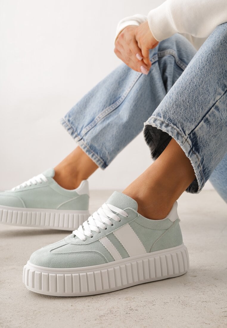 Zielone Sneakersy na Tłoczonej Platformie Ozdobione Dwoma Paskami Hesaia