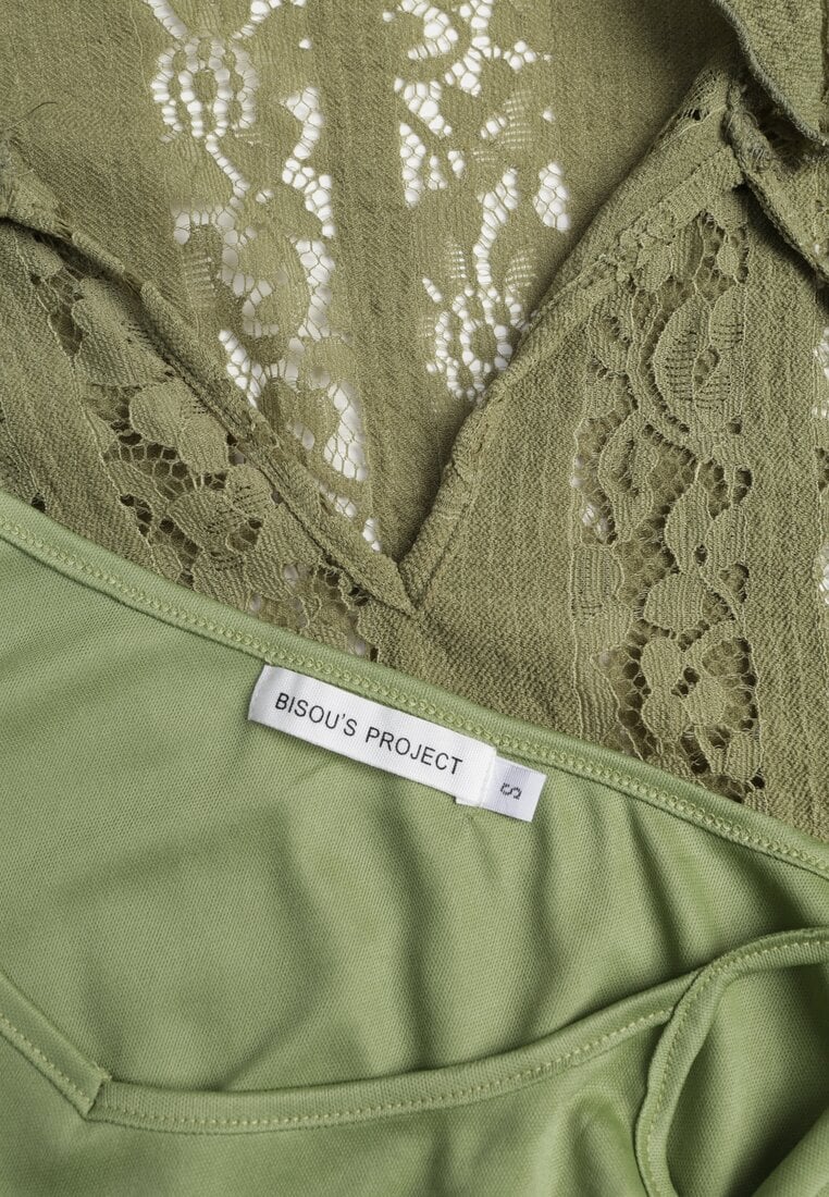 Zielona Taliowana Sukienka z Koronki Zdobiona Wiązaniem przy Szyi Terienna