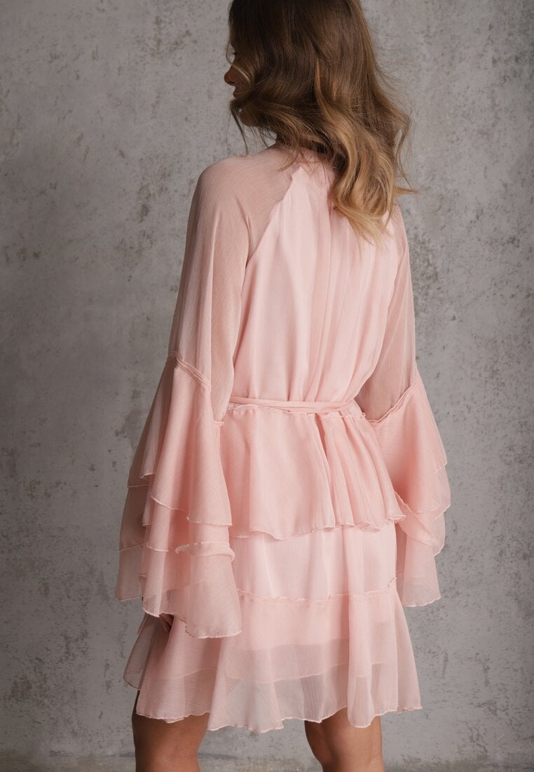 Różowa Eteryczna Sukienka z Falbanami i Wiązanym Paskiem w Talii Rivania