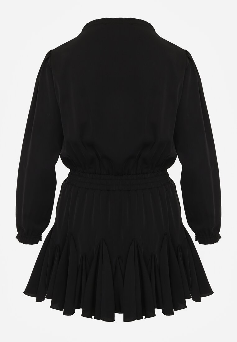 Czarna Sukienka z Wiskozą o Rozkloszowanym Kroju z Falbankami i Wiązaniem Meriianes