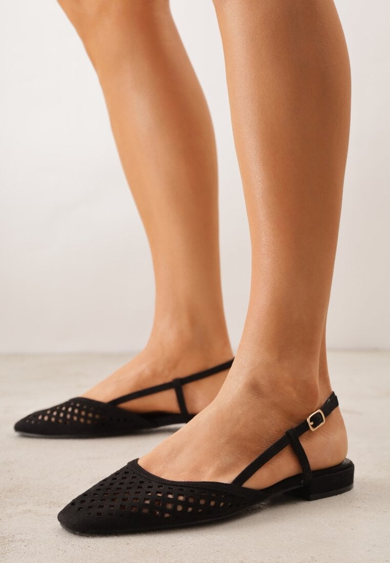 Czarne Sandały Slingback z Kwadratowym Noskiem i Ażurową Cholewką Jurria