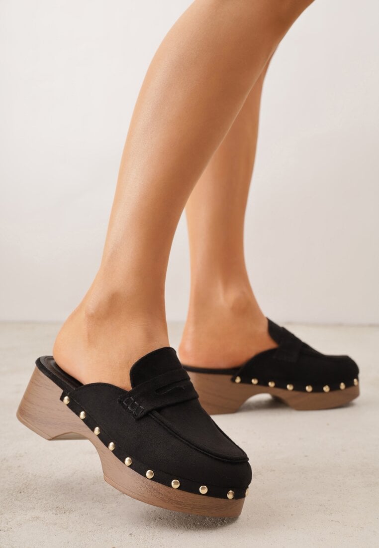 Czarne Klapki Drewniaki o Fasonie Loafersów z Ozdobnymi Nitami Sargita