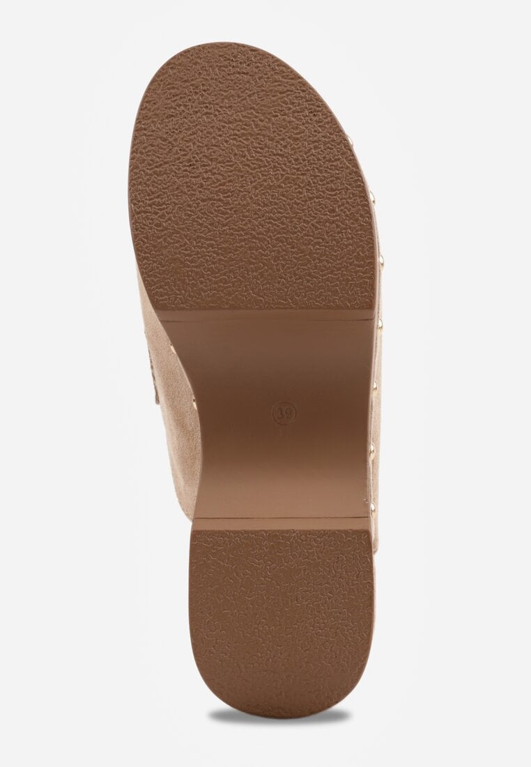 Beżowe Klapki Drewniaki o Fasonie Loafersów z Ozdobnymi Nitami Sargita