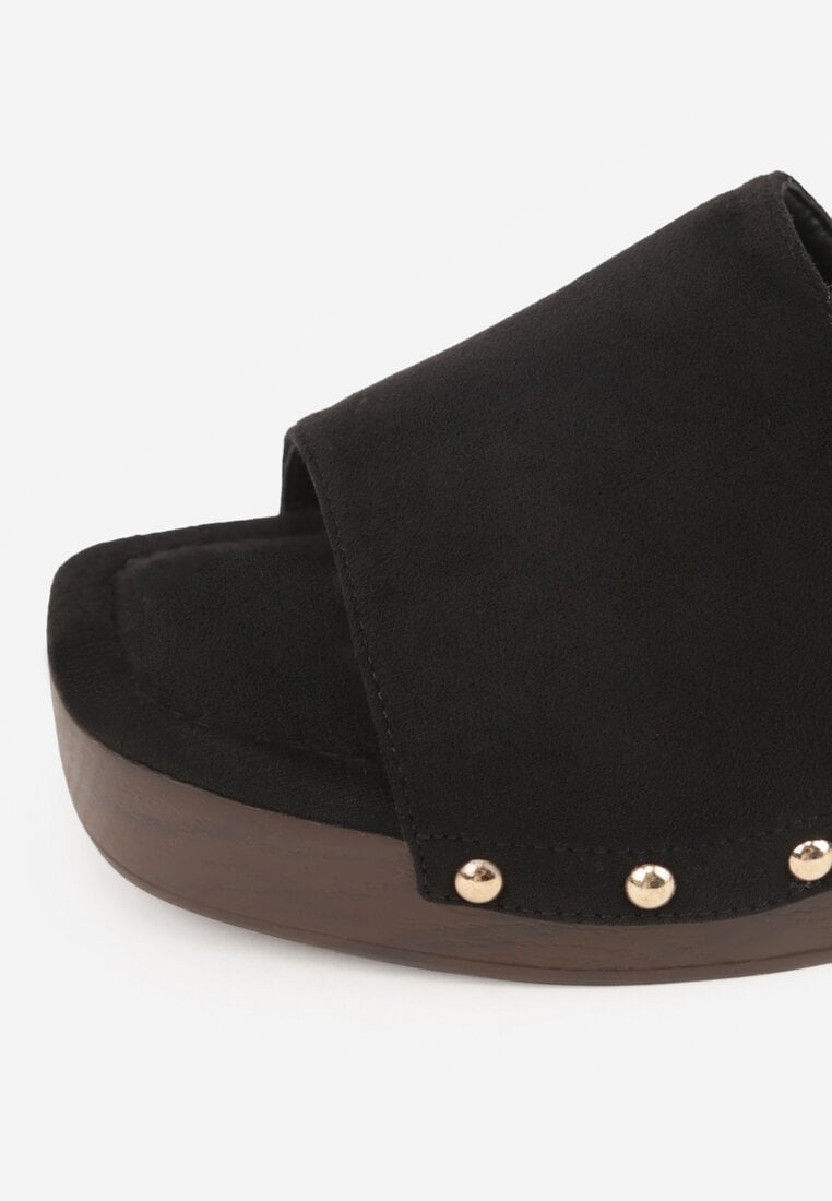 Czarne Klapki w Stylu Drewniaków z Nitami na Klockowym Obcasie Junikofa