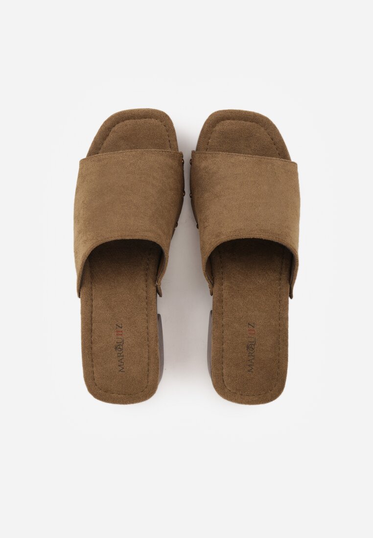 Zielone Klapki w Stylu Drewniaków z Nitami na Klockowym Obcasie Junikofa