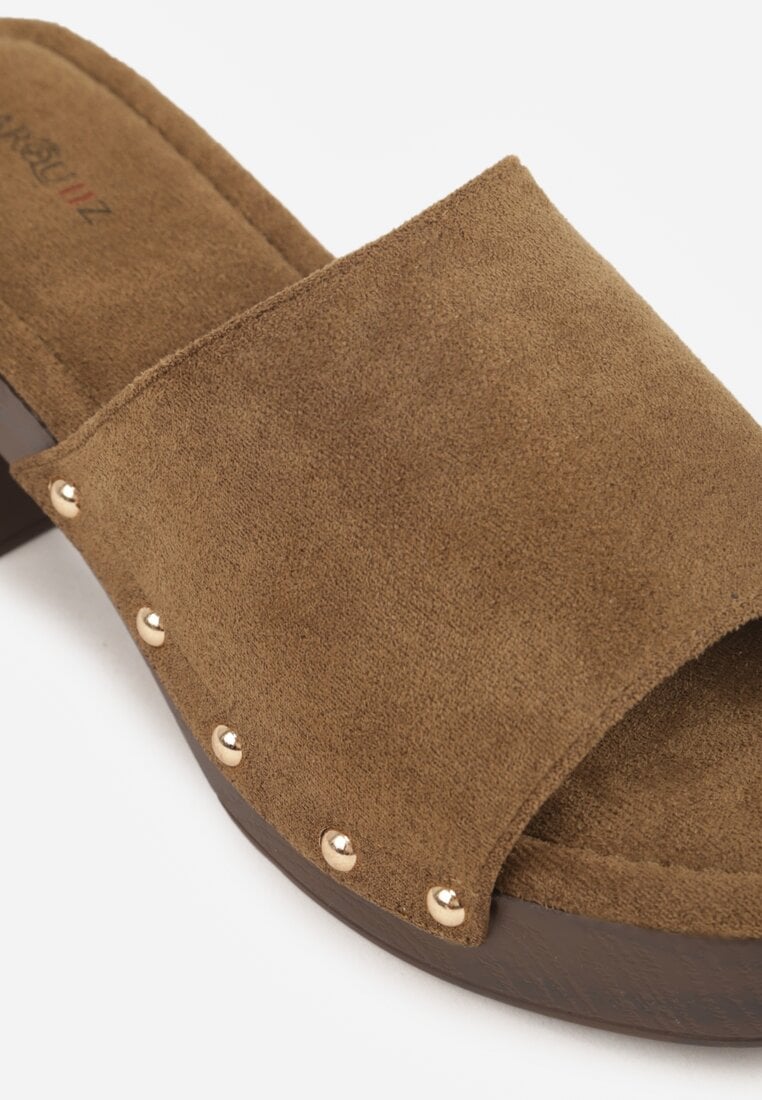 Zielone Klapki w Stylu Drewniaków z Nitami na Klockowym Obcasie Junikofa